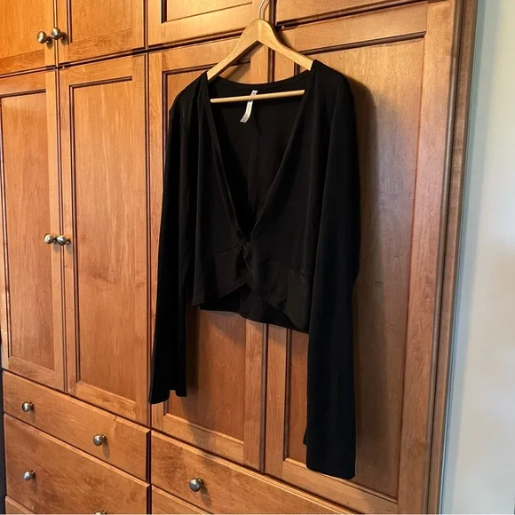 Fabletics Shirt - Picture 7 of 14